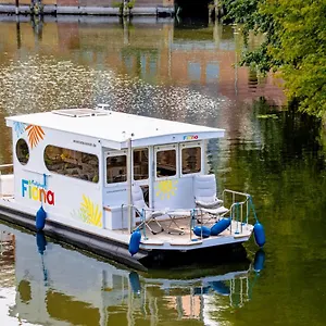 hausboot-fiona-im-yachthafen-berlin-schmckwitz.find-berlin-hotels.com/